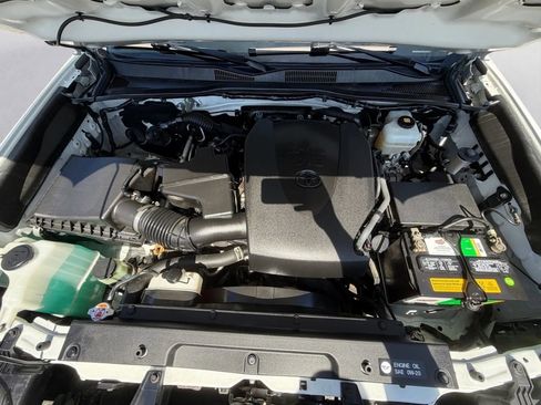 Used 2019 Toyota Tacoma TRD Off-Road image 39