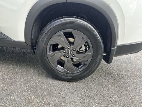 New 2026 Nissan Rogue SV AWD/4WD image 32