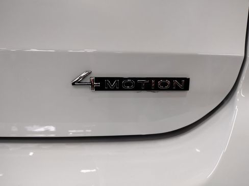 New 2025 Volkswagen Taos SE image 13