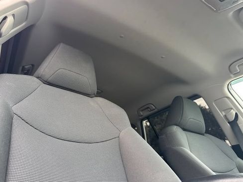 Used 2021 Toyota RAV4 LE AWD/4WD image 20