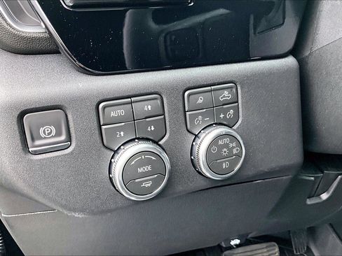 New 2026 GMC Sierra 2500 SLT AWD/4WD image 17