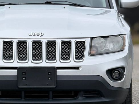 Used 2014 Jeep Compass Latitude w/ Sun/Sound Group FWD image 12