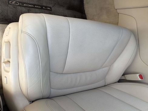 Used 2018 Lexus LX 570 4WD w/ Luxury Package image 12