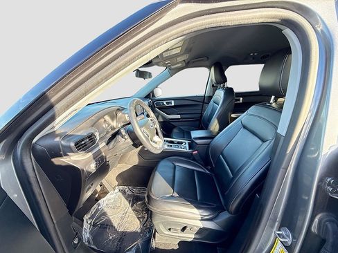 Used 2022 Ford Explorer XLT w/ Equipment Group 202A image 19