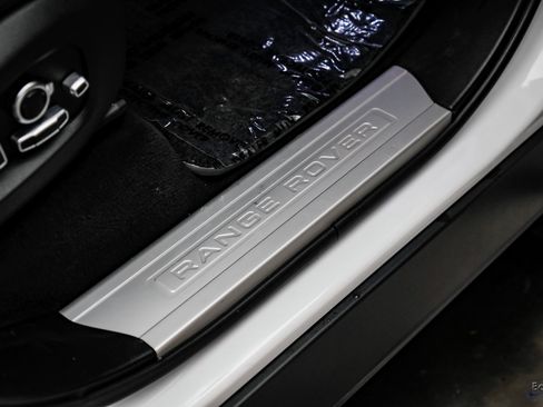 Used 2020 Land Rover Range Rover Sport SVR image 54