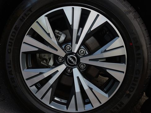 Used 2023 Nissan Rogue SV image 11