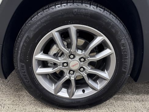 Used 2022 GMC Terrain SLT w/ Infotainment Package II image 2