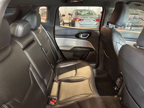 Used 2025 Jeep Compass Limited image 37