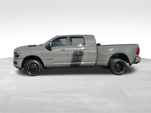 Used 2026 RAM 3500 Laramie AWD/4WD image 32