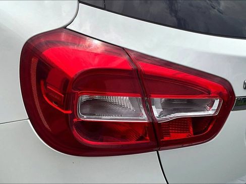 Used 2018 Mercedes-Benz GLA 250 4MATIC image 23
