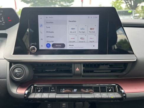 Used 2023 Toyota Prius Prime FWD image 18