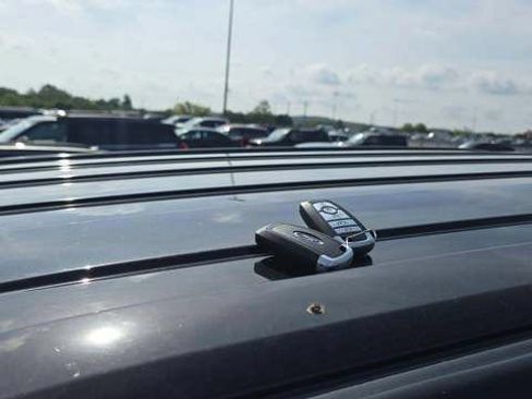 Used 2025 Ford F150 Lariat AWD/4WD image 11