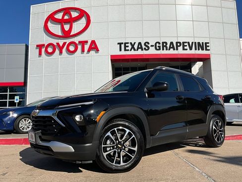 Used 2025 Chevrolet TrailBlazer LT image 2