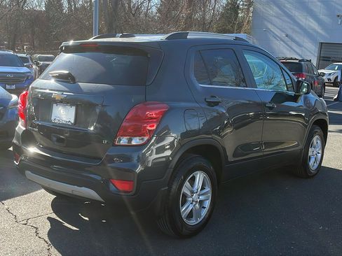 Used 2017 Chevrolet Trax LT w/ Sun & Sound Package image 7