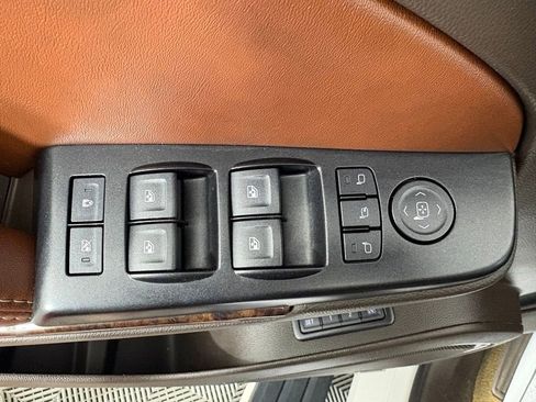 Used 2017 Chevrolet Suburban Premier AWD/4WD image 18