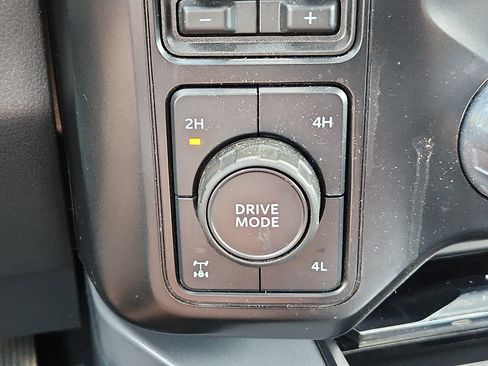 Used 2024 Ford F350 Lariat w/ Lariat Ultimate Package AWD/4WD image 25