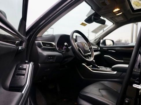 Used 2022 Toyota Highlander Limited image 14