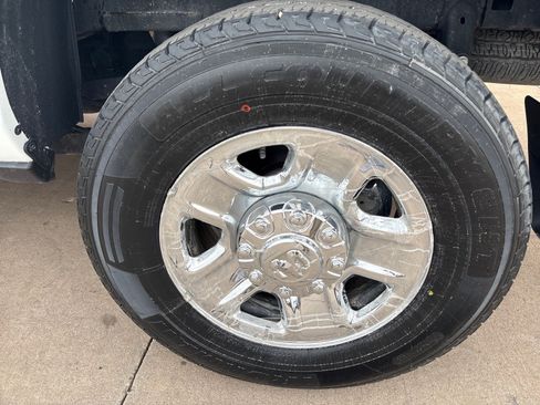 Used 2024 RAM 2500 Tradesman w/ Chrome Appearance Group image 11