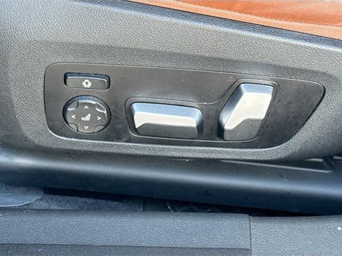 Used 2023 BMW M3 w/ M Carbon Exterior Package RWD image 25