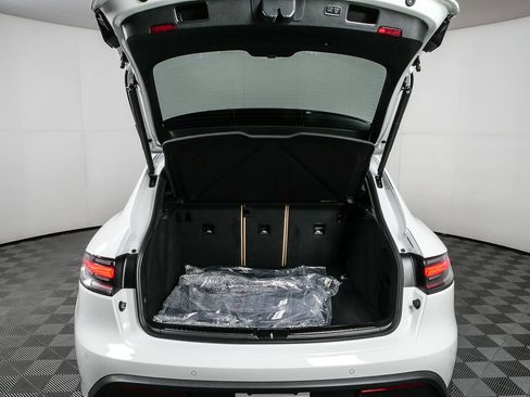 New 2026 Porsche Macan image 33