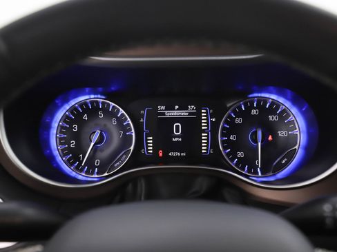 Used 2024 Chrysler Voyager LX image 19