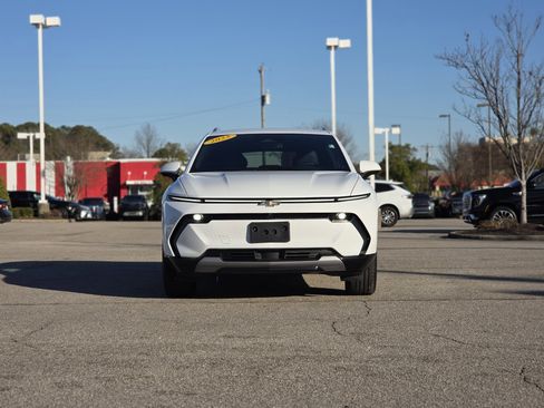 Used 2025 Chevrolet Equinox EV LT image 2