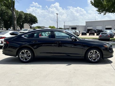Used 2024 Honda Accord EX image 3