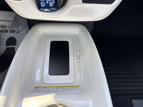 Used 2017 Toyota Prius Three Touring FWD image 27
