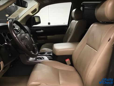 Used 2010 Toyota Tundra Limited image 30