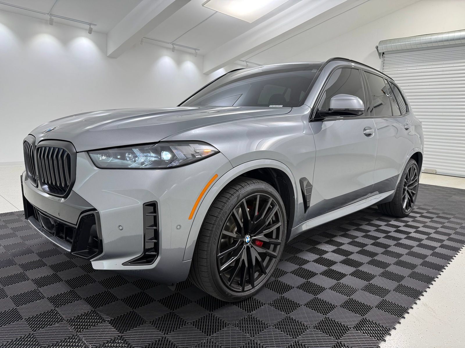 Used 2026 BMW X5 xDrive40i w/ M Sport Package AWD/4WD image 3