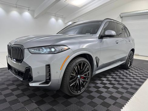 Used 2026 BMW X5 xDrive40i w/ M Sport Package AWD/4WD image 3