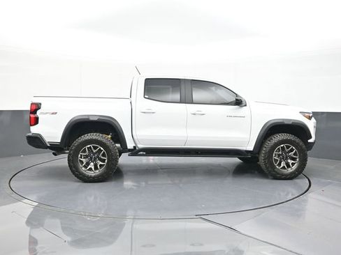 New 2026 Chevrolet Colorado ZR2 w/ Technology Package AWD/4WD image 18