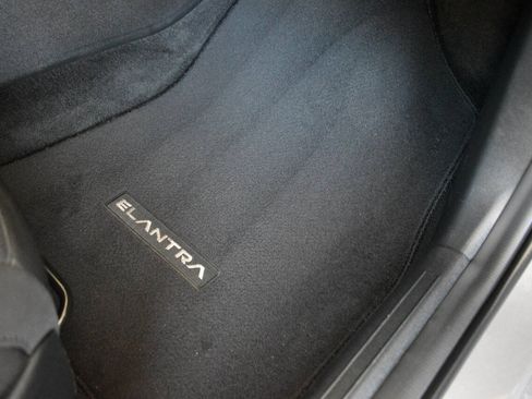 Used 2023 Hyundai Elantra SE FWD image 19