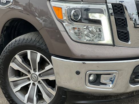 Used 2017 Nissan Titan SL AWD/4WD image 29