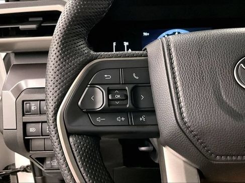 Used 2025 Toyota Tacoma SR5 AWD/4WD image 26