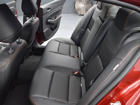 Certified 2025 Nissan Altima 2.5 SR image 12