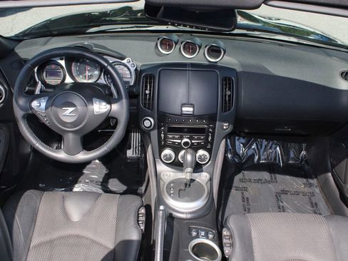Used 2014 Nissan 370Z Touring RWD image 17