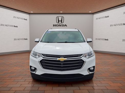 Used 2019 Chevrolet Traverse LT image 2
