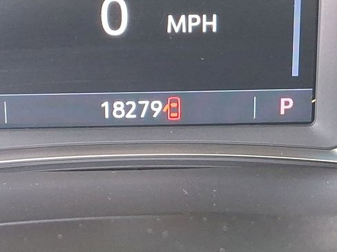 Used 2023 Chevrolet Traverse LT image 13