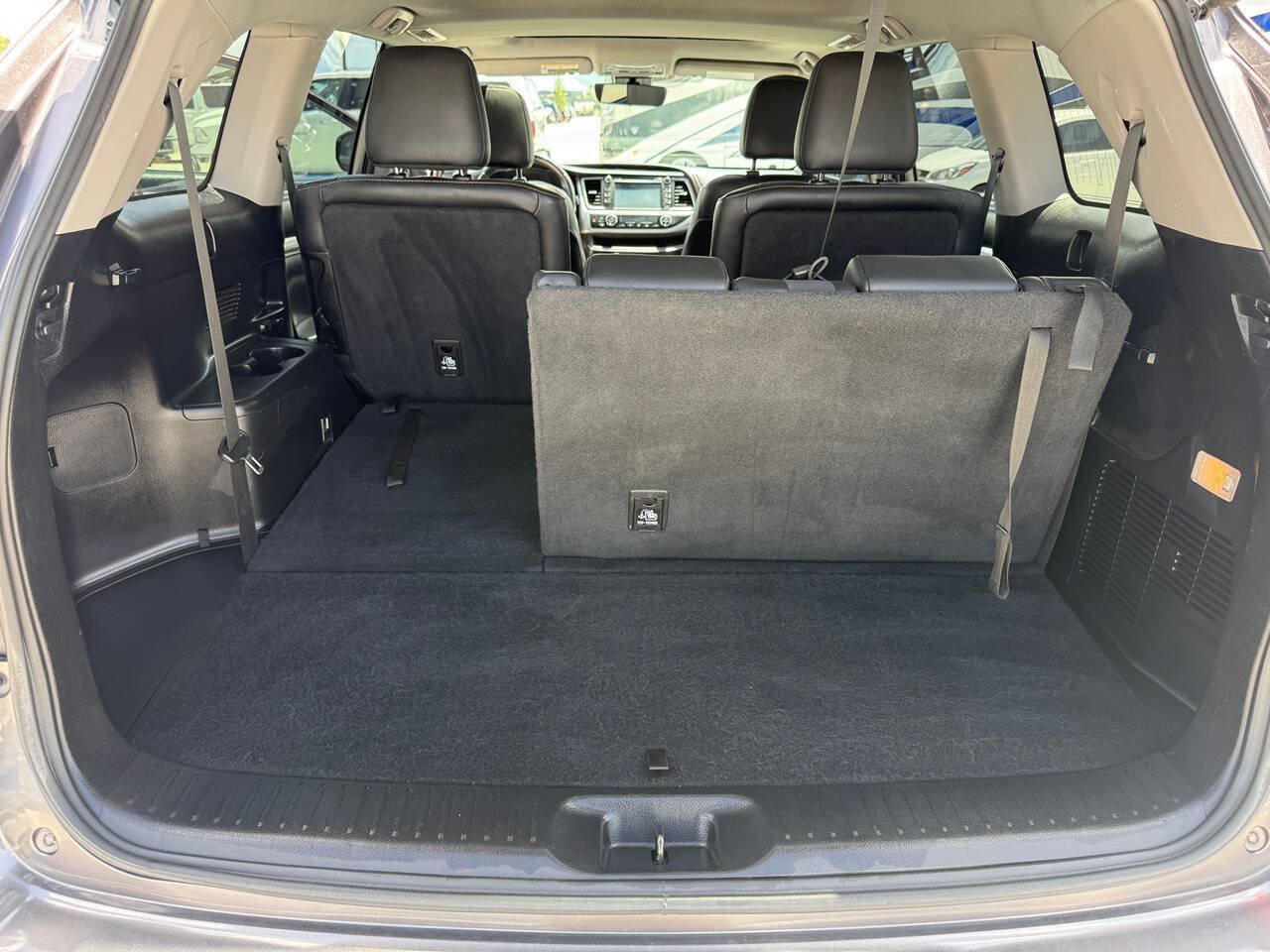 Used 2019 Toyota Highlander XLE AWD/4WD image 31
