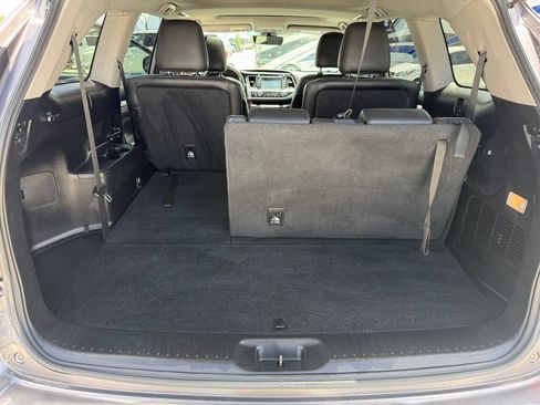 Used 2019 Toyota Highlander XLE AWD/4WD image 31
