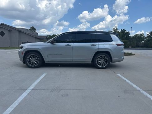 Used 2022 Jeep Grand Cherokee L Summit w/ Luxury Tech Group V AWD/4WD image 5