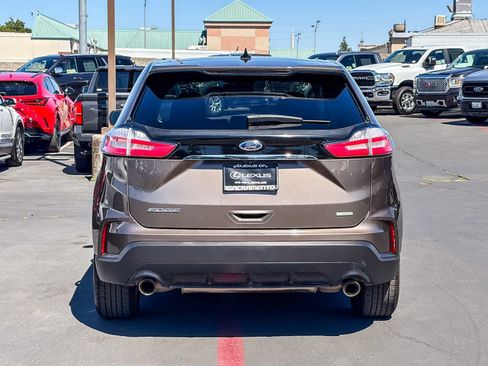Used 2019 Ford Edge SE FWD image 3