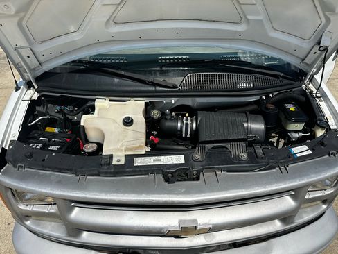 Used 2001 Chevrolet Express 1500 image 58