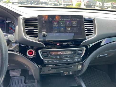 Used 2022 Honda Pilot Touring image 14