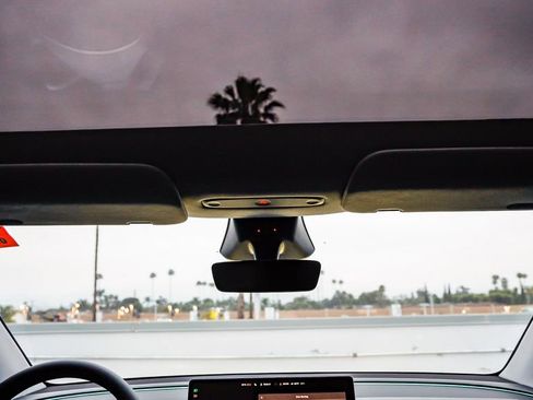 Used 2026 Tesla Model Y Long Range image 18