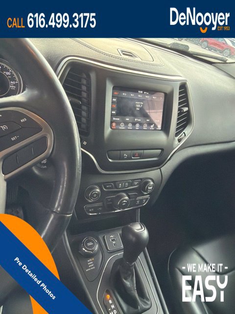 Used 2020 Jeep Cherokee Latitude Plus w/ Cold Weather Group AWD/4WD image 11