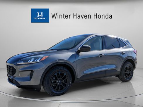 Used 2022 Ford Escape SE image 2