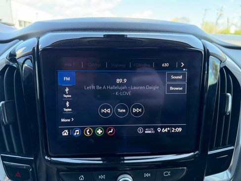 Used 2021 Chevrolet Traverse LT image 9