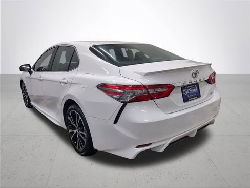Used 2018 Toyota Camry L image 11